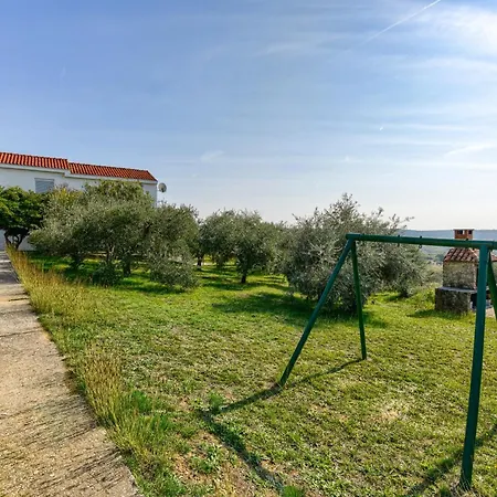 Anlage Fuer 30 Personen Apartament Ražanac