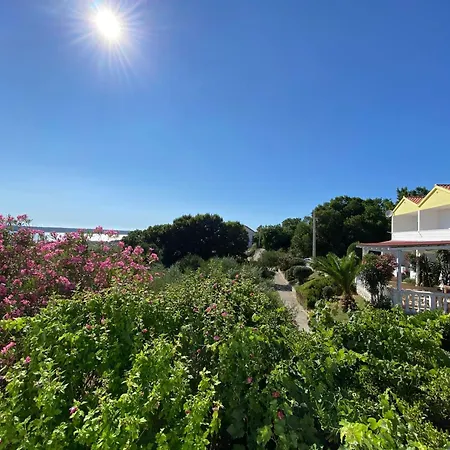 Anlage Fuer 30 Personen * Ražanac